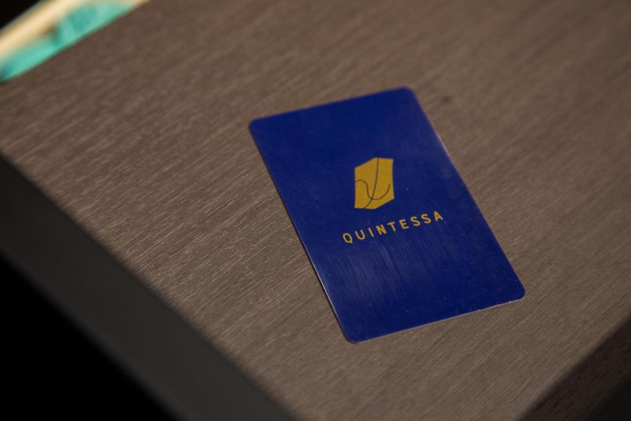 Quintessa Hotel Osaka Shinsaibashi Comic & Books Extérieur photo